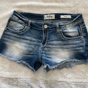 Daytrip distressed jean shorts size 28